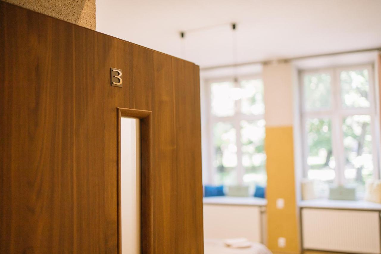 West13 Guest Rooms Krakow Bagian luar foto