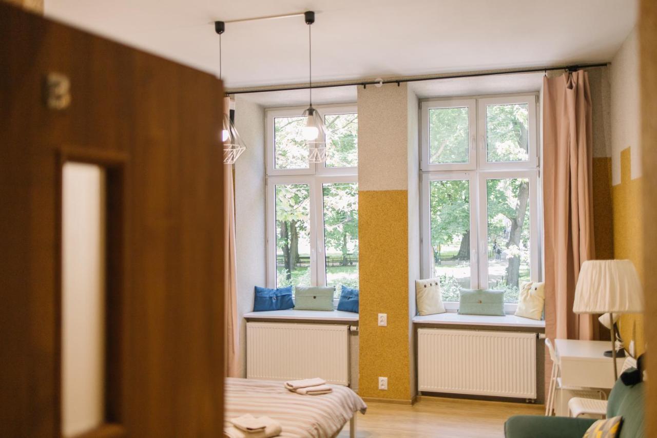 West13 Guest Rooms Krakow Bagian luar foto