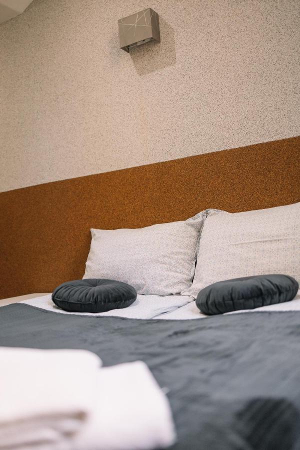 West13 Guest Rooms Krakow Bagian luar foto
